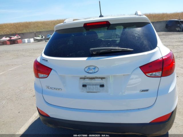 KM8JUCAG4FU112741 Hyundai TUCSON SE