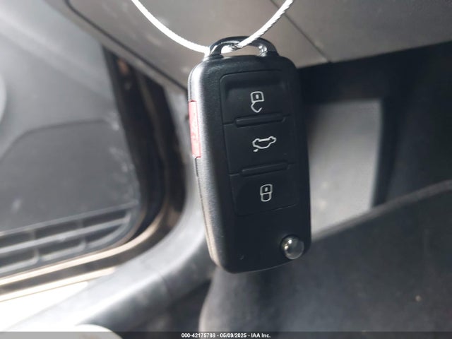 3VWD17AJ0FM268841 Volkswagen Jetta 1.8t Se