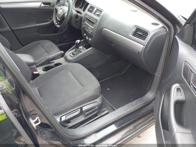 3VWD17AJ0FM268841 Volkswagen Jetta 1.8t Se