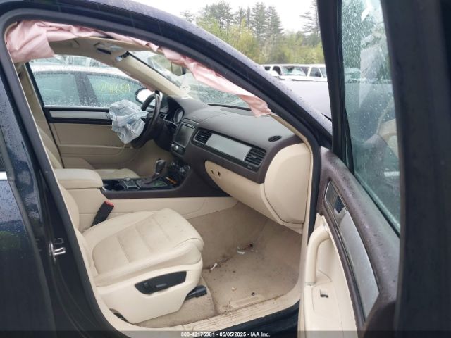 2016 VOLKSWAGEN TOUAREG WVGEF9BP7GD008159 Photo 4
