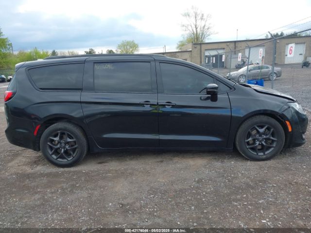 2C4RC1GG2JR358215 Chrysler Pacifica Limited