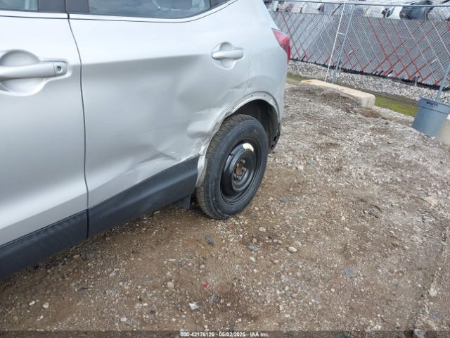 JN1BJ1CP9JW155295 Nissan Rogue Sport S