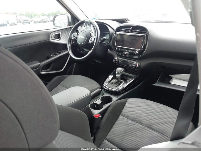 KNDJ23AU8N7166024 KIA Soul X-line