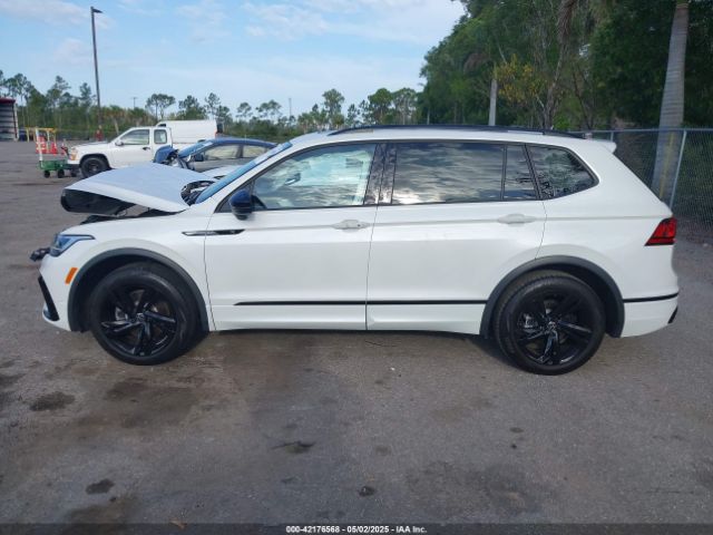 3VVCB7AX0PM092375 Volkswagen Tiguan 2.0t Se R-line Black
