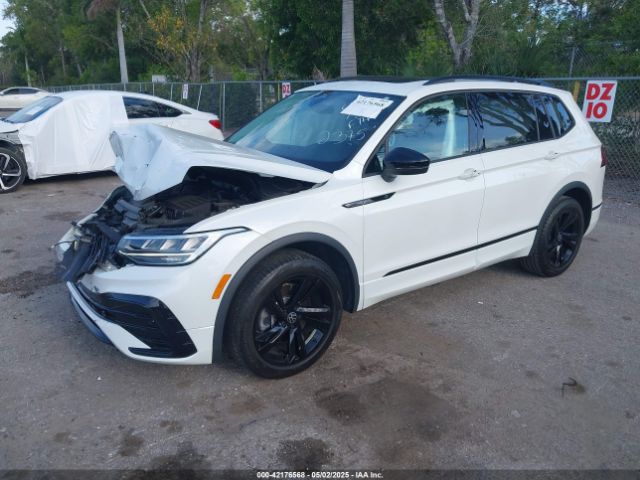 3VVCB7AX0PM092375 Volkswagen Tiguan 2.0t Se R-line Black