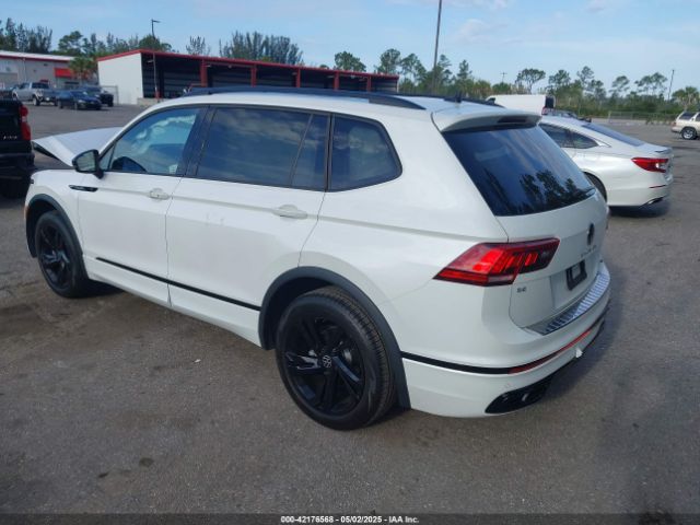 3VVCB7AX0PM092375 Volkswagen Tiguan 2.0t Se R-line Black