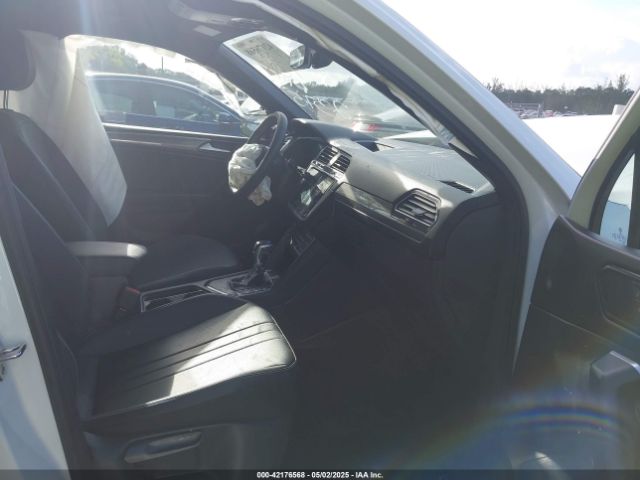 3VVCB7AX0PM092375 Volkswagen Tiguan 2.0t Se R-line Black