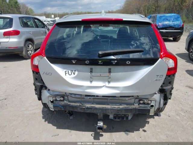 YV1612SB2F1188454 Volvo V60 T5 Premier