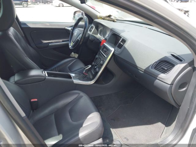 YV1612SB2F1188454 Volvo V60 T5 Premier