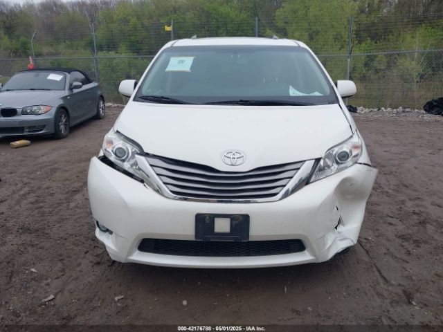 5TDYZ3DC5HS864503 Toyota Sienna Xle 8 Passenger
