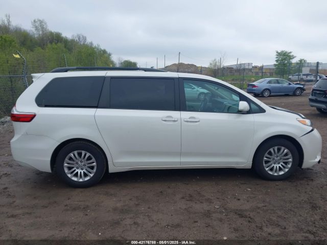 5TDYZ3DC5HS864503 Toyota Sienna Xle 8 Passenger