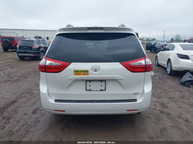 5TDYZ3DC5HS864503 Toyota Sienna Xle 8 Passenger