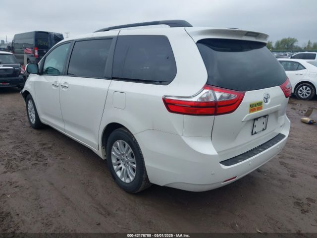 5TDYZ3DC5HS864503 Toyota Sienna Xle 8 Passenger