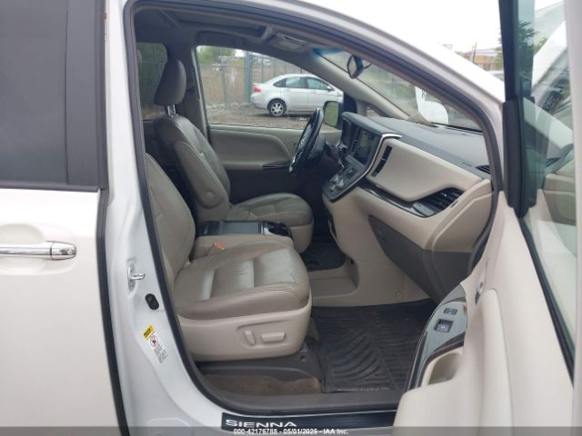 5TDYZ3DC5HS864503 Toyota Sienna Xle 8 Passenger