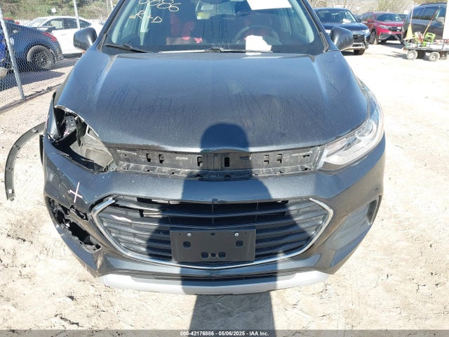KL7CJPSBXJB693938 Chevrolet Trax Lt