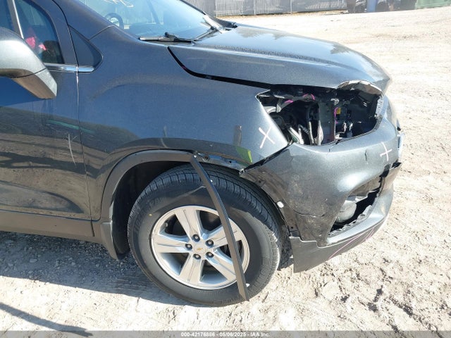 KL7CJPSBXJB693938 Chevrolet Trax Lt