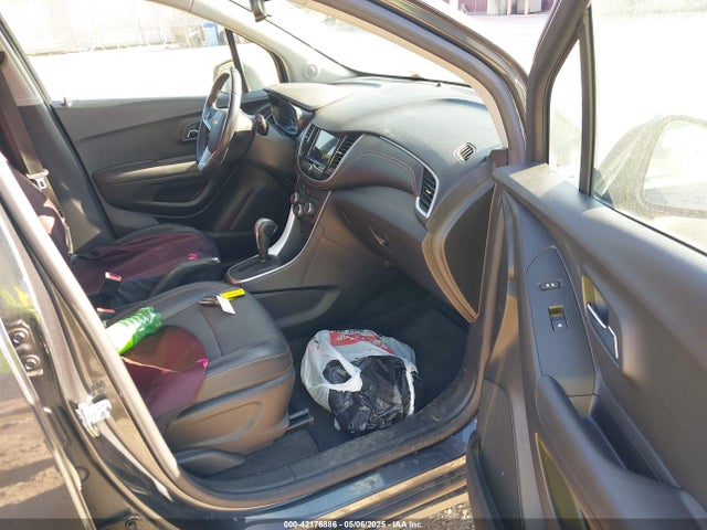 KL7CJPSBXJB693938 Chevrolet Trax Lt