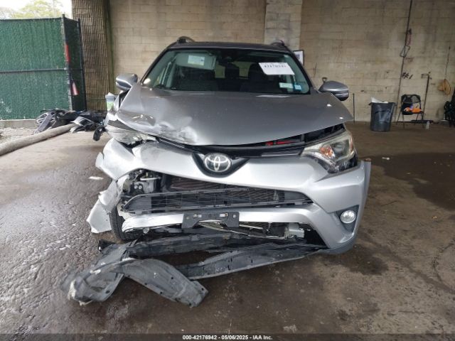 JTMRFREV4JD249233 Toyota Rav4 Xle