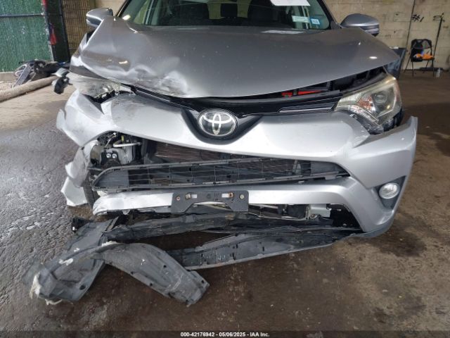 JTMRFREV4JD249233 Toyota Rav4 Xle