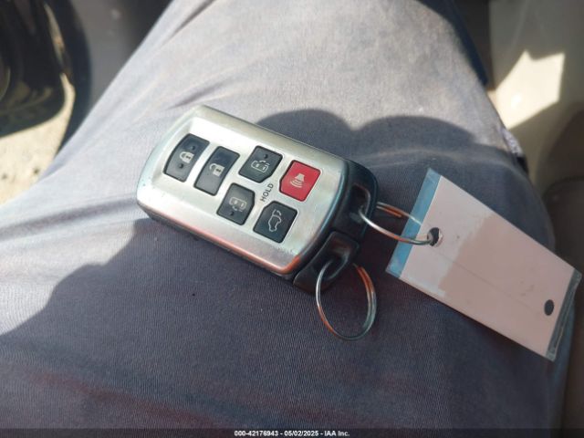 5TDDK3DC9FS113212 Toyota Sienna Xle 7 Passenger