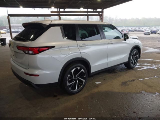 2022 MITSUBISHI OUTLANDER JA4J4TA88NZ029452 Photo 3