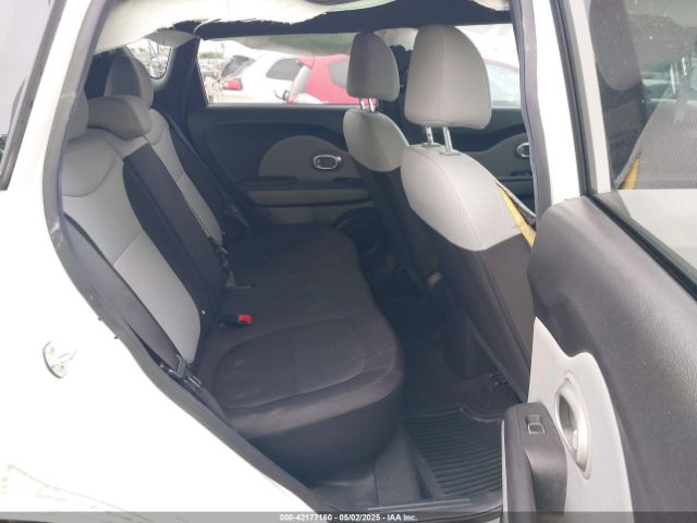 KNDJN2A26H7427395 KIA Soul