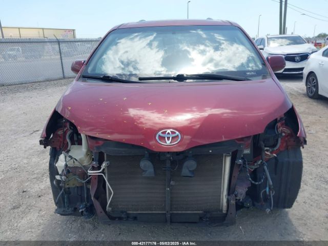 5TDYK3DC7GS716470 Toyota Sienna Xle 8 Passenger