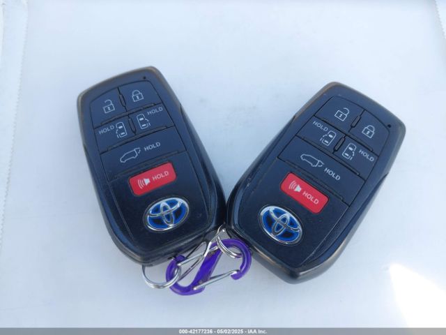 5TDXRKEC9MS004991 Toyota Sienna Xse