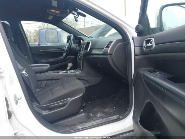 1C4RJFAG7KC721131 Jeep Grand Cherokee Laredo E 4x4