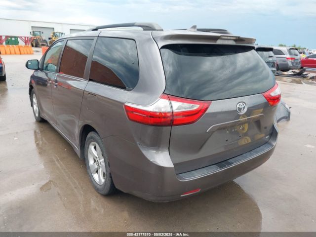 2018 TOYOTA SIENNA 5TDKZ3DC4JS903500 Photo 2