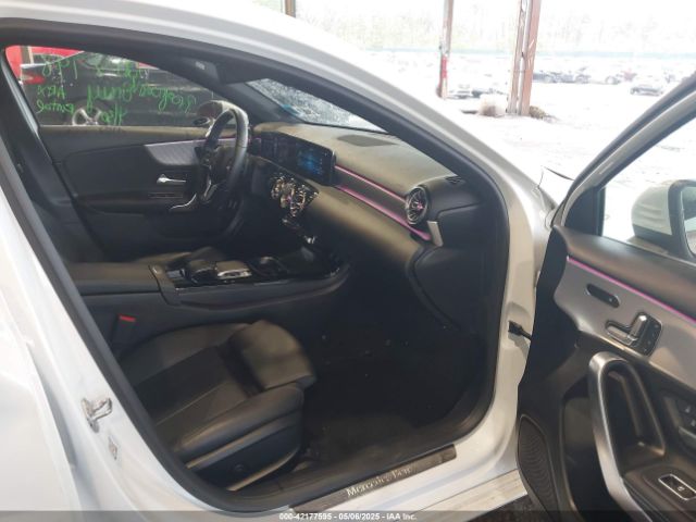 W1K3G4EB8LJ207430 Mercedes-Benz A 220