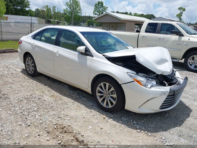 42177680 :رقم المزاد ، 4T1BF1FK8FU099959 vin ، 2015 Toyota Camry Xle مزاد بيع