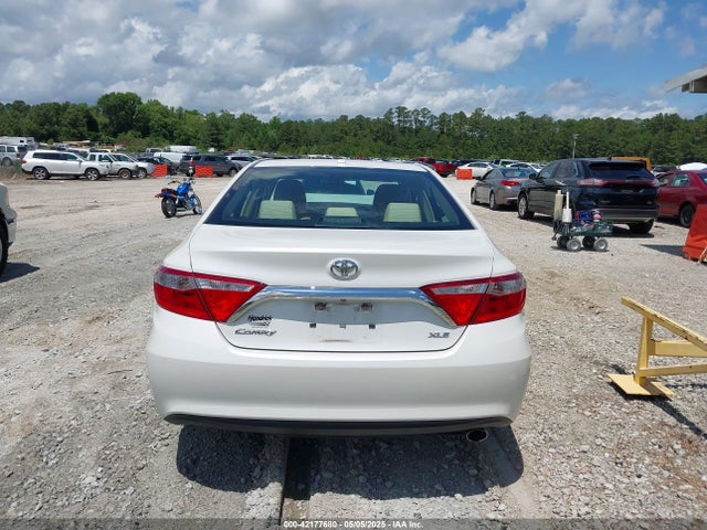 42177680 :رقم المزاد ، 4T1BF1FK8FU099959 vin ، 2015 Toyota Camry Xle مزاد بيع