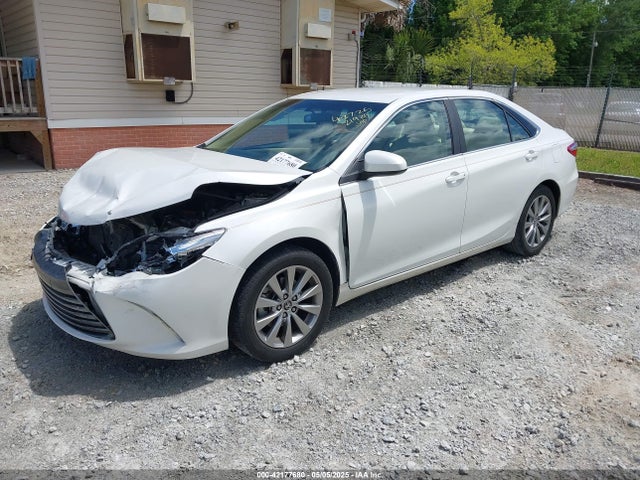 42177680 :رقم المزاد ، 4T1BF1FK8FU099959 vin ، 2015 Toyota Camry Xle مزاد بيع