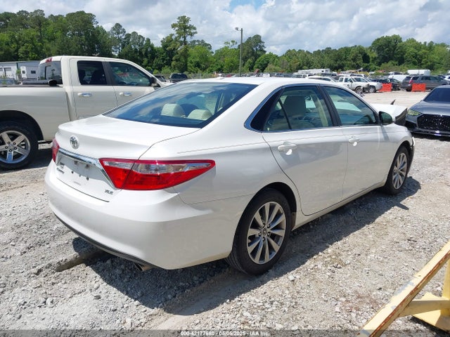42177680 :رقم المزاد ، 4T1BF1FK8FU099959 vin ، 2015 Toyota Camry Xle مزاد بيع