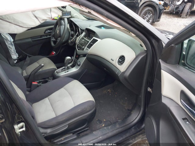 1G1PA5SH7E7324677 Chevrolet Cruze Ls Auto