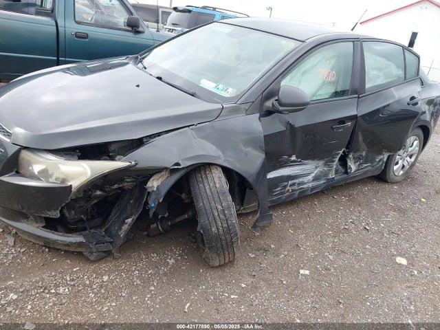 1G1PA5SH7E7324677 Chevrolet Cruze Ls Auto