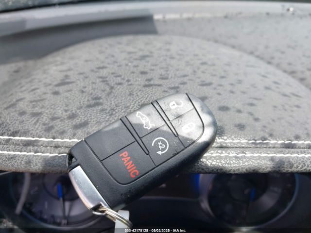 2C3CCABG8FH932184 Chrysler 300 300s