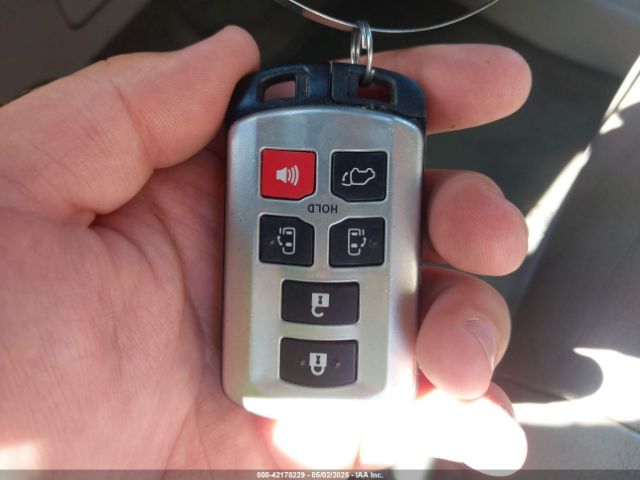 5TDYK3DC6FS633756 Toyota Sienna Xle 8 Passenger