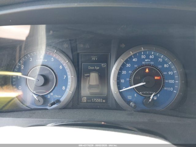 5TDYK3DC6FS633756 Toyota Sienna Xle 8 Passenger