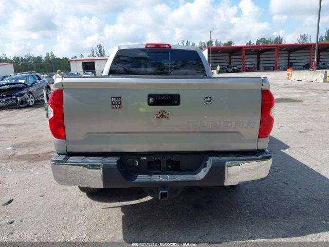 5TFRW5F10HX221961 Toyota Tundra Sr5 5.7l V8