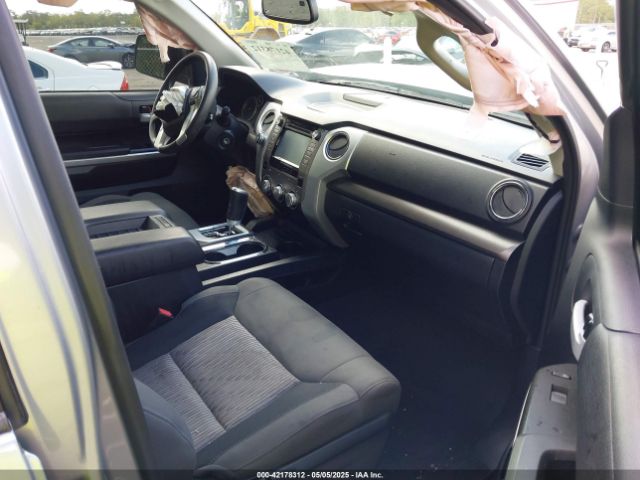 5TFRW5F10HX221961 Toyota Tundra Sr5 5.7l V8