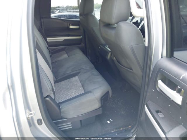 5TFRW5F10HX221961 Toyota Tundra Sr5 5.7l V8