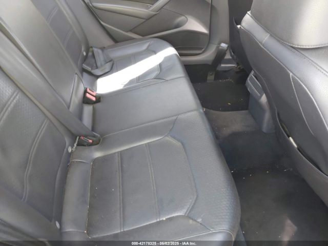 1VWAT7A30FC002333 Volkswagen Passat 1.8t Wolfsburg Edition