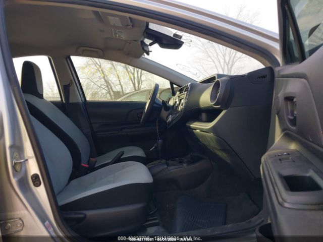 JTDKDTB38J1614926 Toyota Prius C One