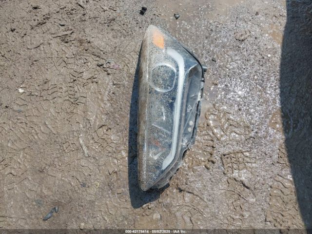 KM8SNDHF8HU254372 Hyundai Santa Fe Se