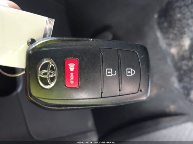 7MUCAABG3NV043526 Toyota Corolla Cross Le