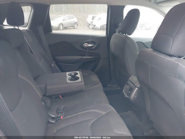1C4PJMCB3GW130605 Jeep Cherokee