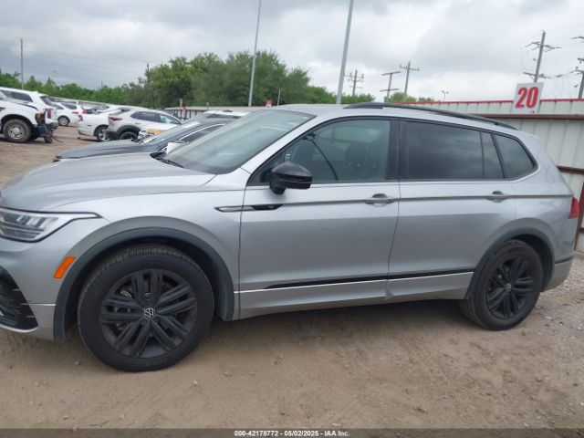 3VVCB7AXXNM165748 Volkswagen Tiguan 2.0t Se R-line Black