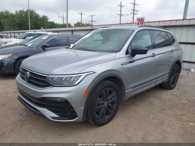 3VVCB7AXXNM165748 Volkswagen Tiguan 2.0t Se R-line Black